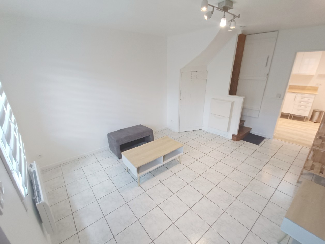 
                                                Location
                                                 Maison rénovée 1 chambre, cour.