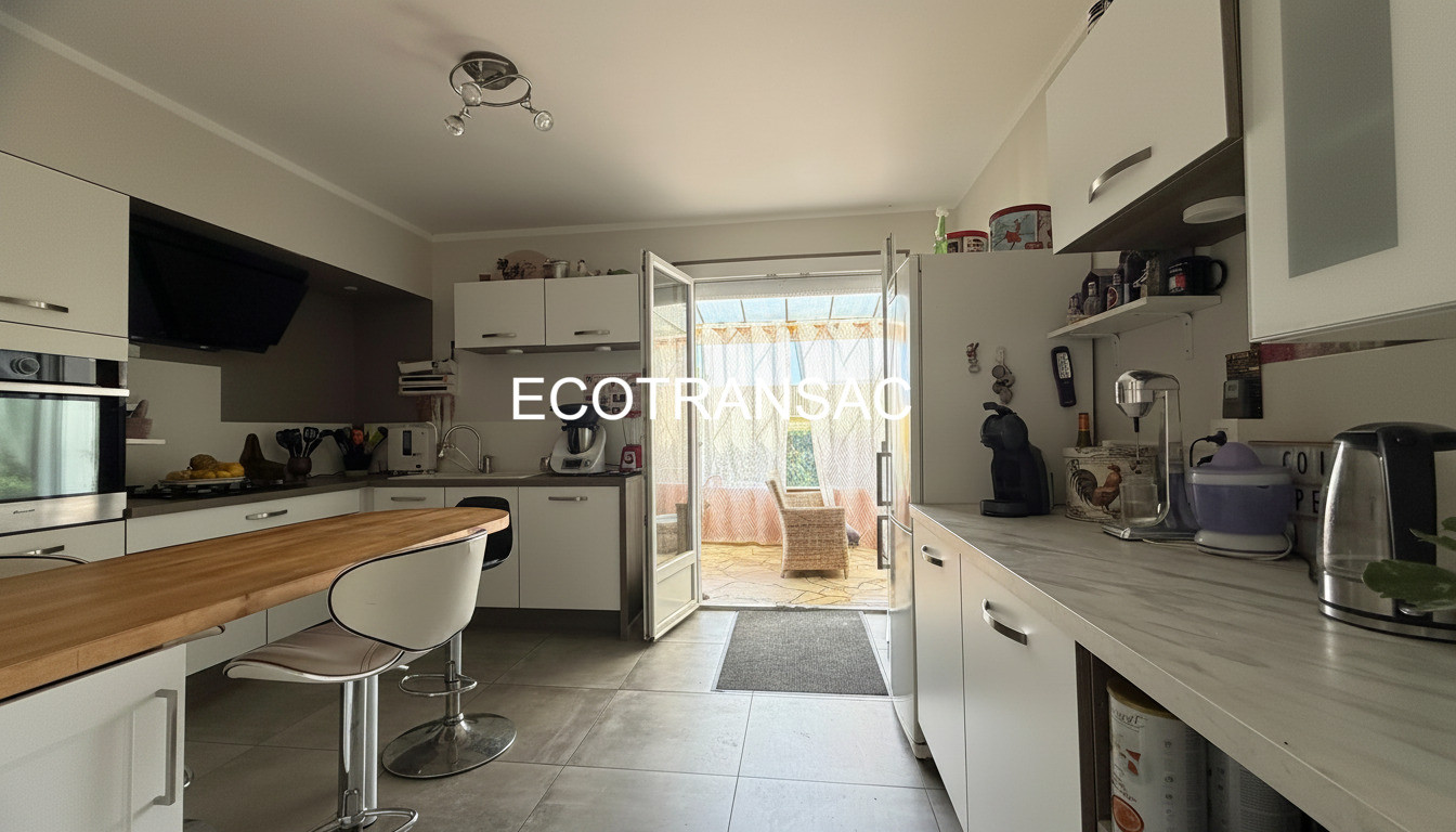 
                                                Vente
                                                 MAISON RENOVEE – 145 M² – 7 PIECES DONT 5 CHAMBRES – 1 555 M² – DPE D – PERREX