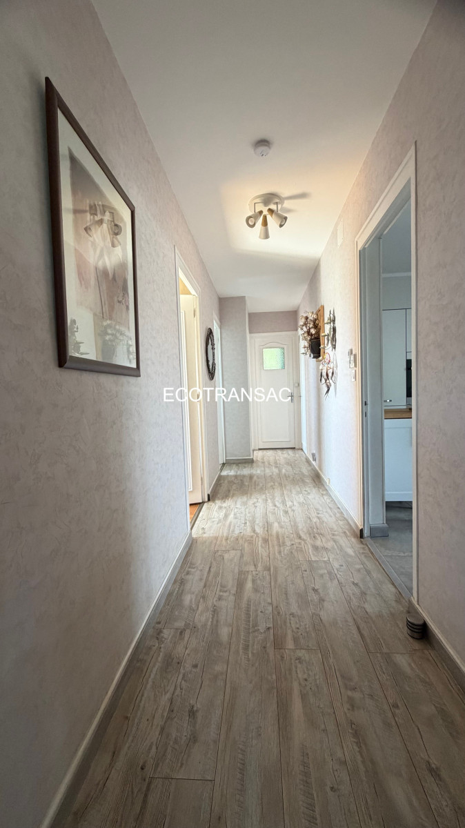 
                                                Vente
                                                 MAISON RENOVEE – 145 M² – 7 PIECES DONT 5 CHAMBRES – 1 555 M² – DPE D – PERREX
