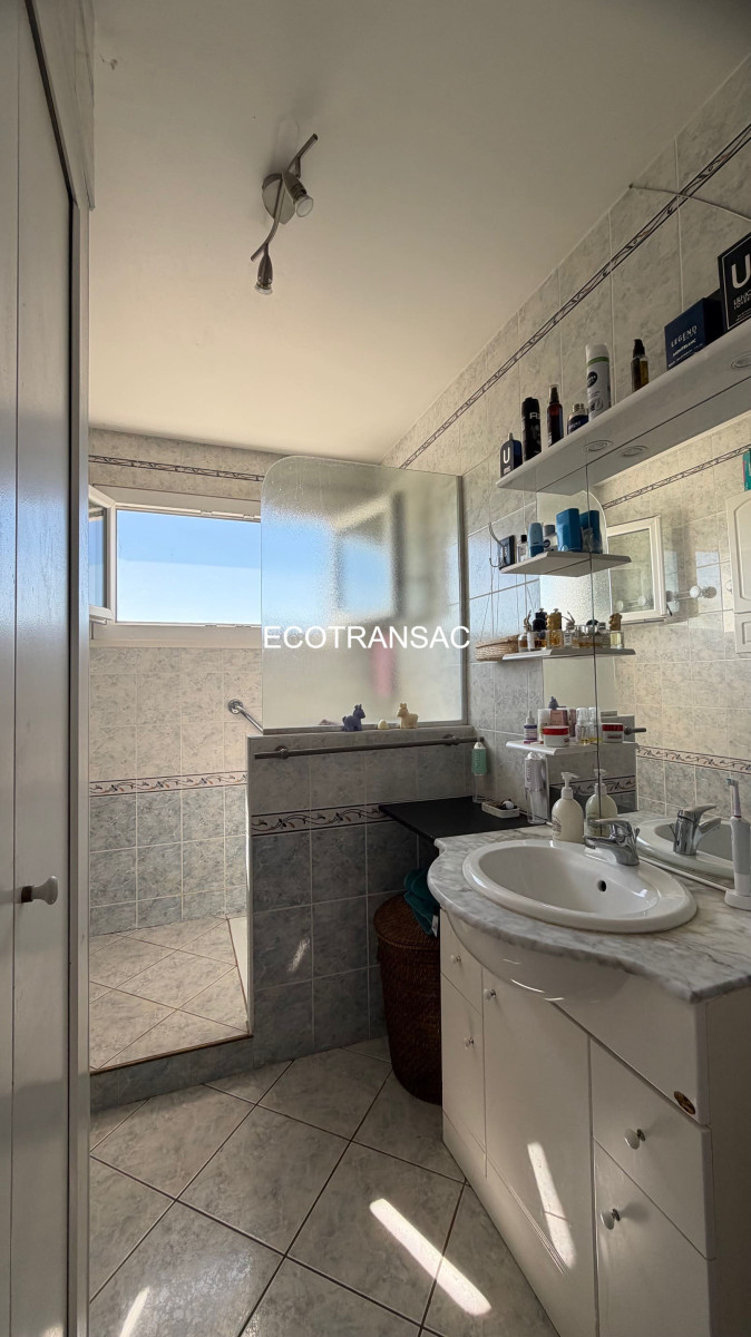 
                                                Vente
                                                 MAISON RENOVEE – 145 M² – 7 PIECES DONT 5 CHAMBRES – 1 555 M² – DPE D – PERREX