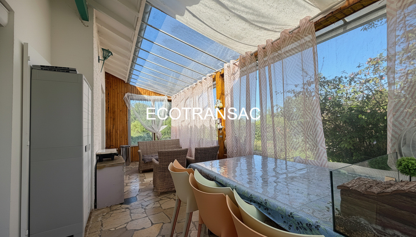 
                                                Vente
                                                 MAISON RENOVEE – 145 M² – 7 PIECES DONT 5 CHAMBRES – 1 555 M² – DPE D – PERREX