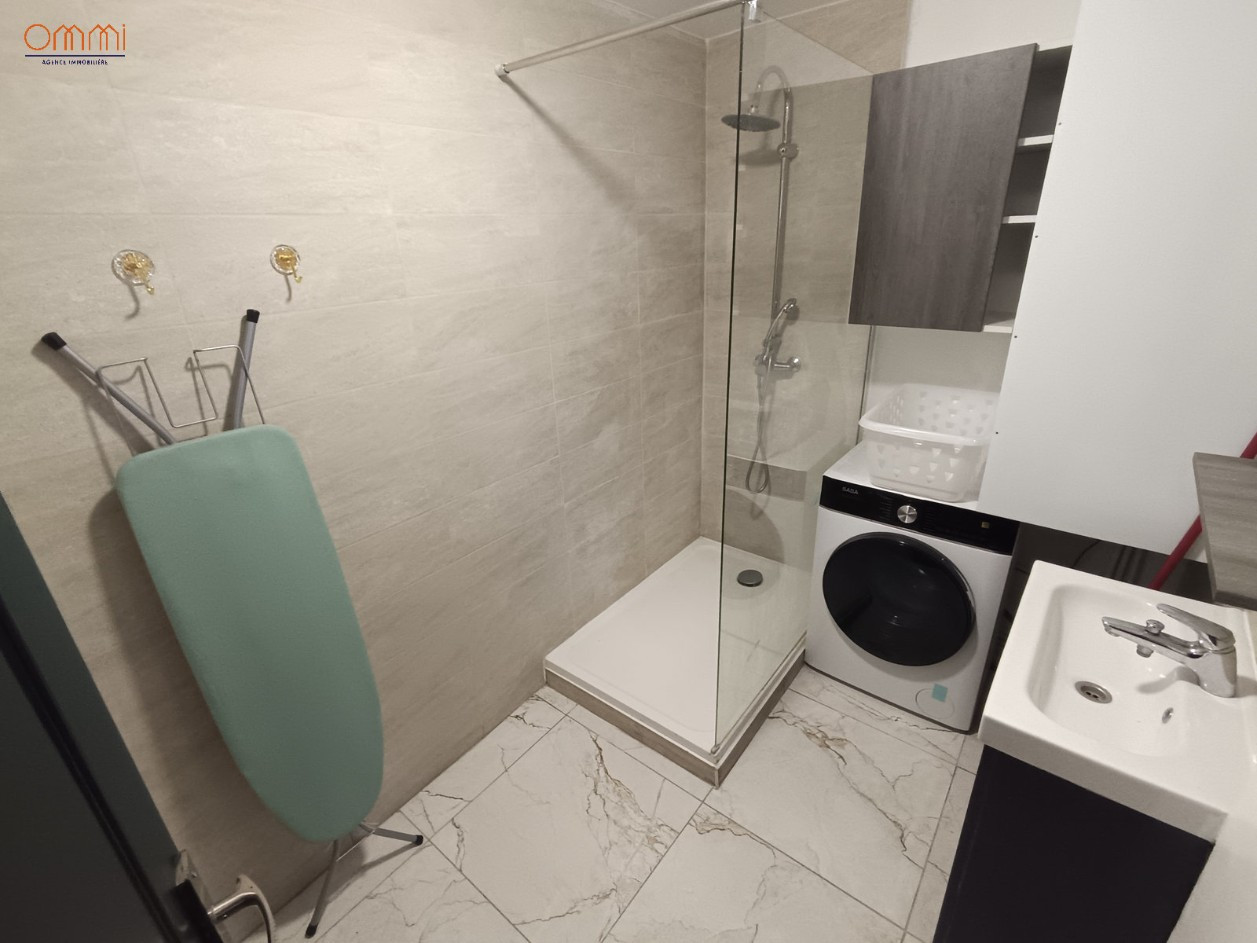 
                                                Vente
                                                 Maison rénovée 3 chambres et cour