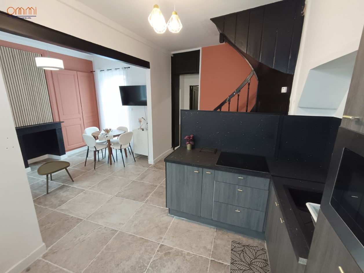 
                                                Vente
                                                 Maison rénovée 3 chambres et cour