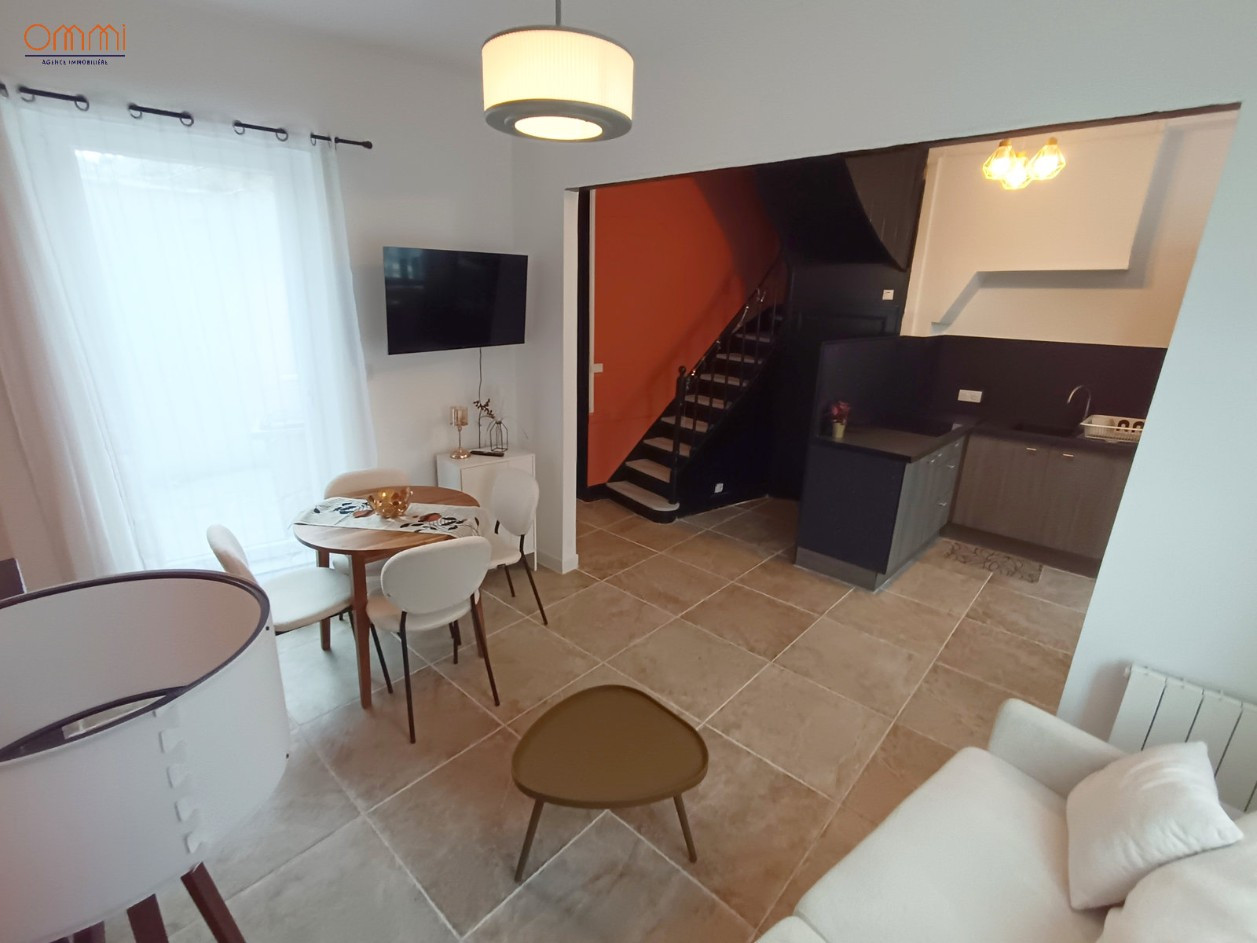 
                                                Vente
                                                 Maison rénovée 3 chambres et cour