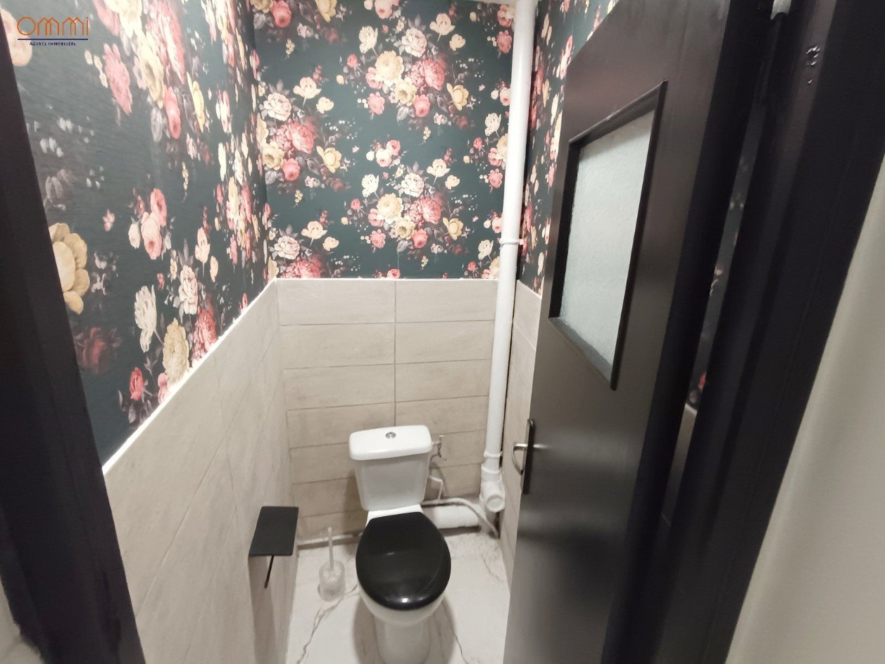 
                                                Vente
                                                 Maison rénovée 3 chambres et cour