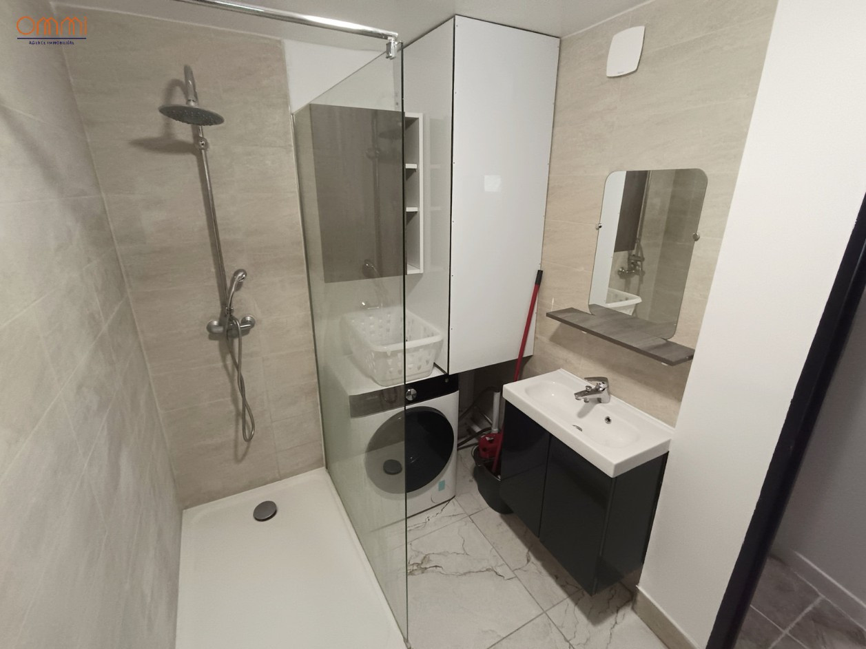 
                                                Vente
                                                 Maison rénovée 3 chambres et cour
