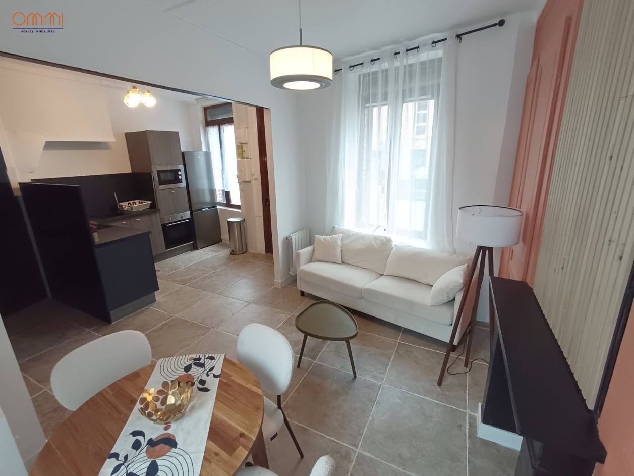 
                                                Vente
                                                 Maison rénovée 3 chambres et cour