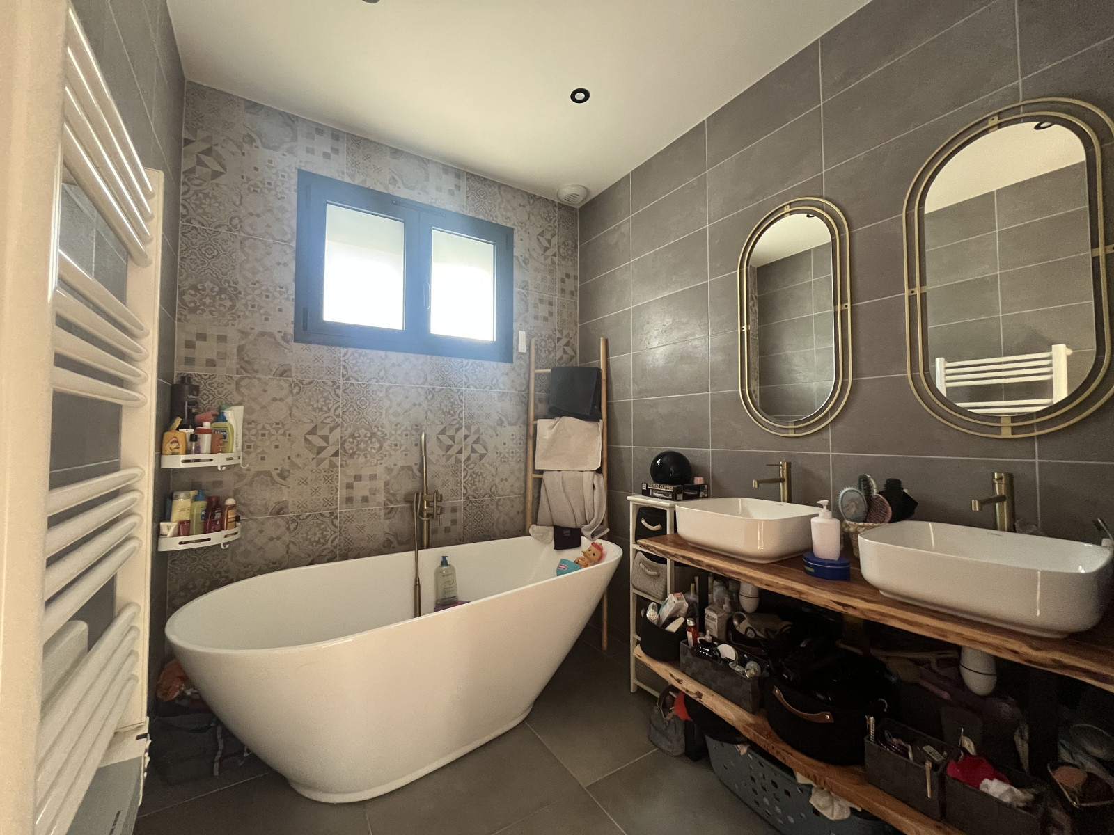 
                                                Vente
                                                 Maison rénovée - 5 chambres - Grézieu-la-Varenne