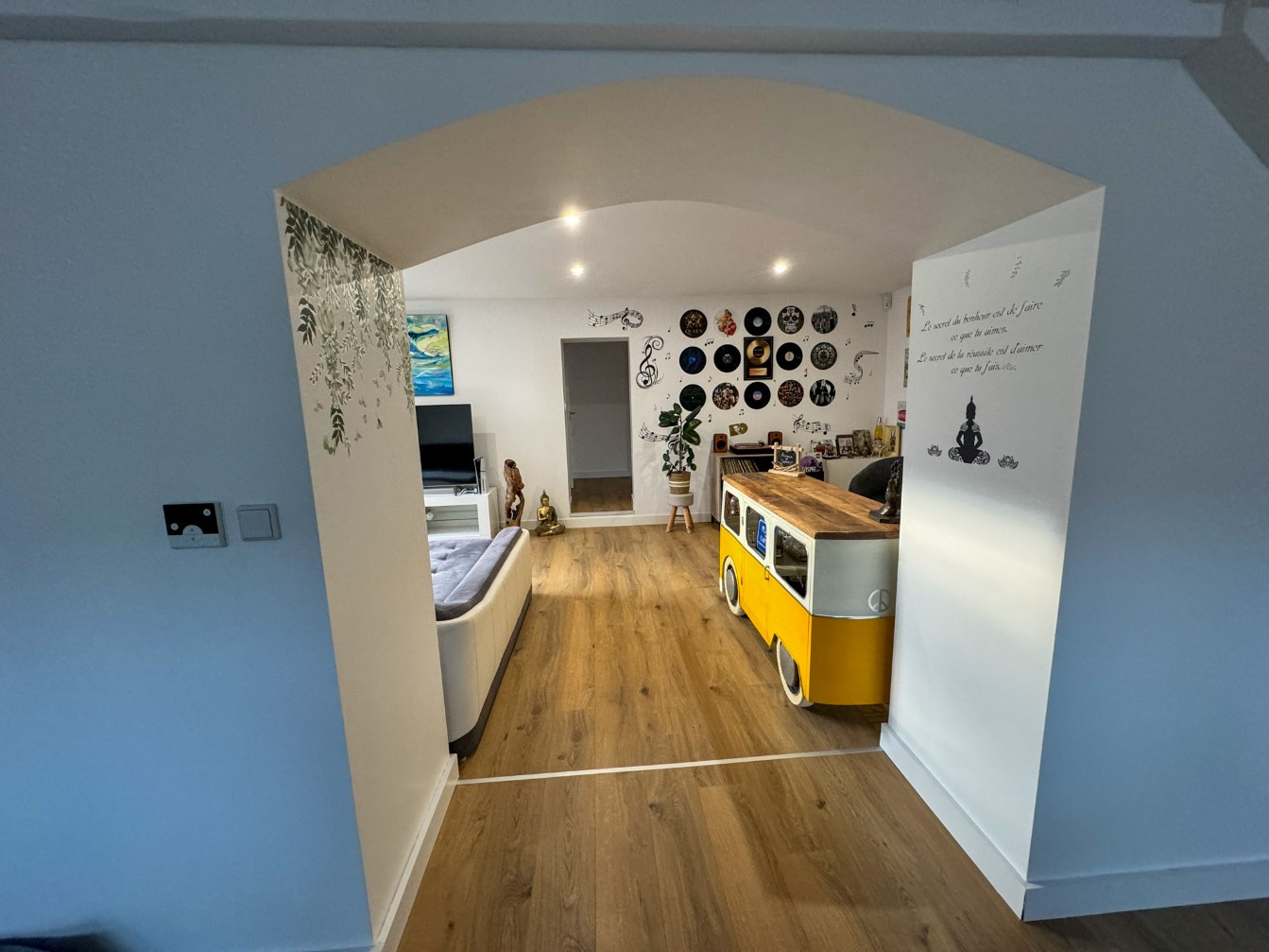
                                                Vente
                                                 Maison rénovée avec goût de 180 m² environ