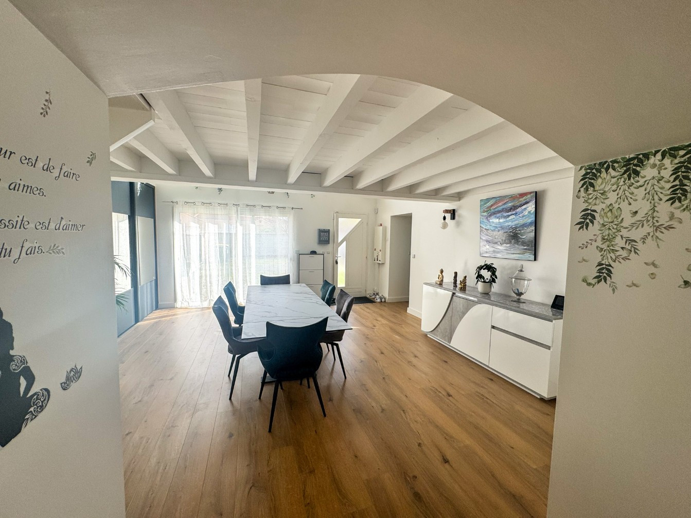 
                                                Vente
                                                 Maison rénovée avec goût de 180 m² environ