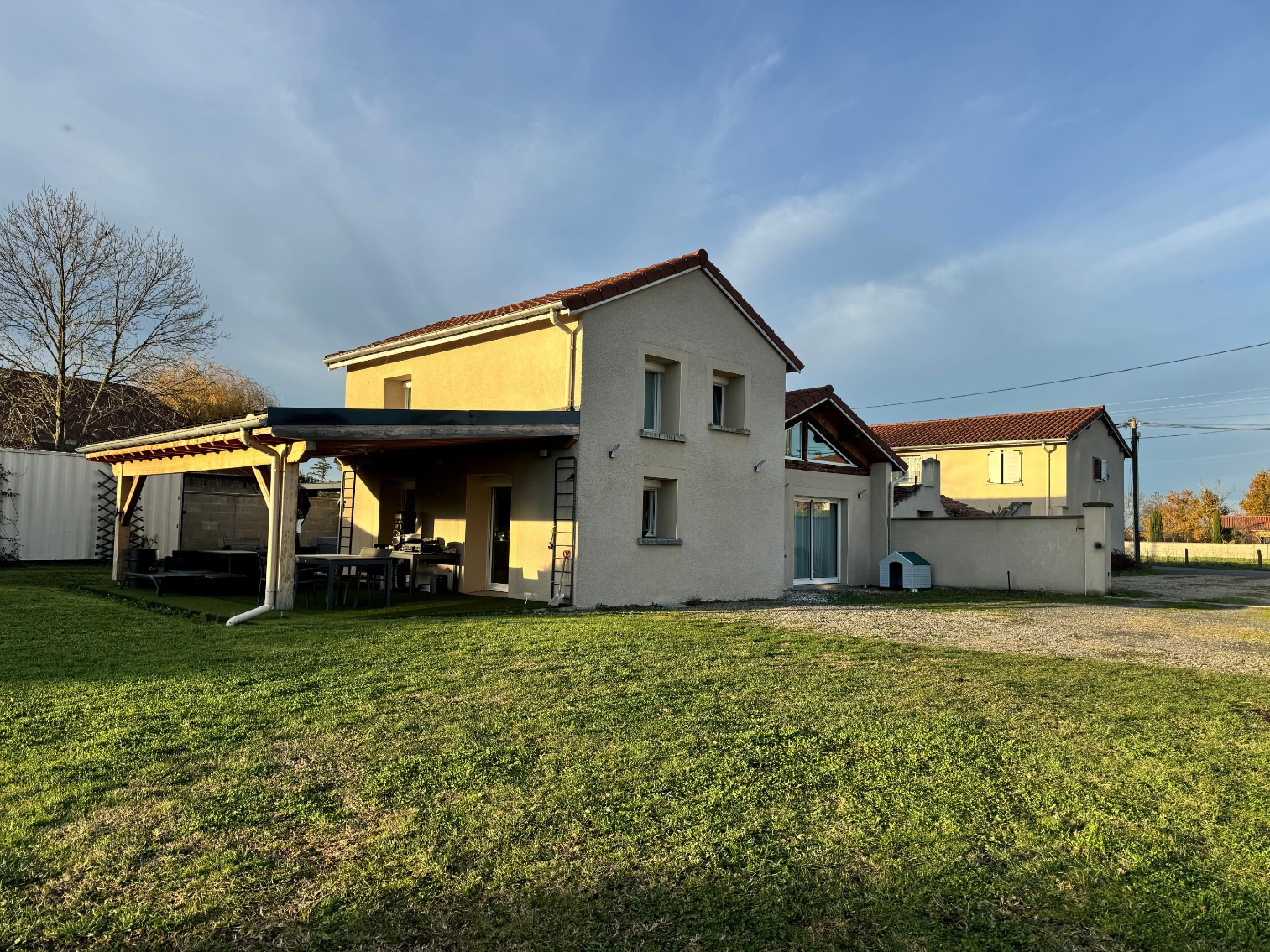 
                                                Vente
                                                 Maison rénovée avec goût de 180 m² environ
