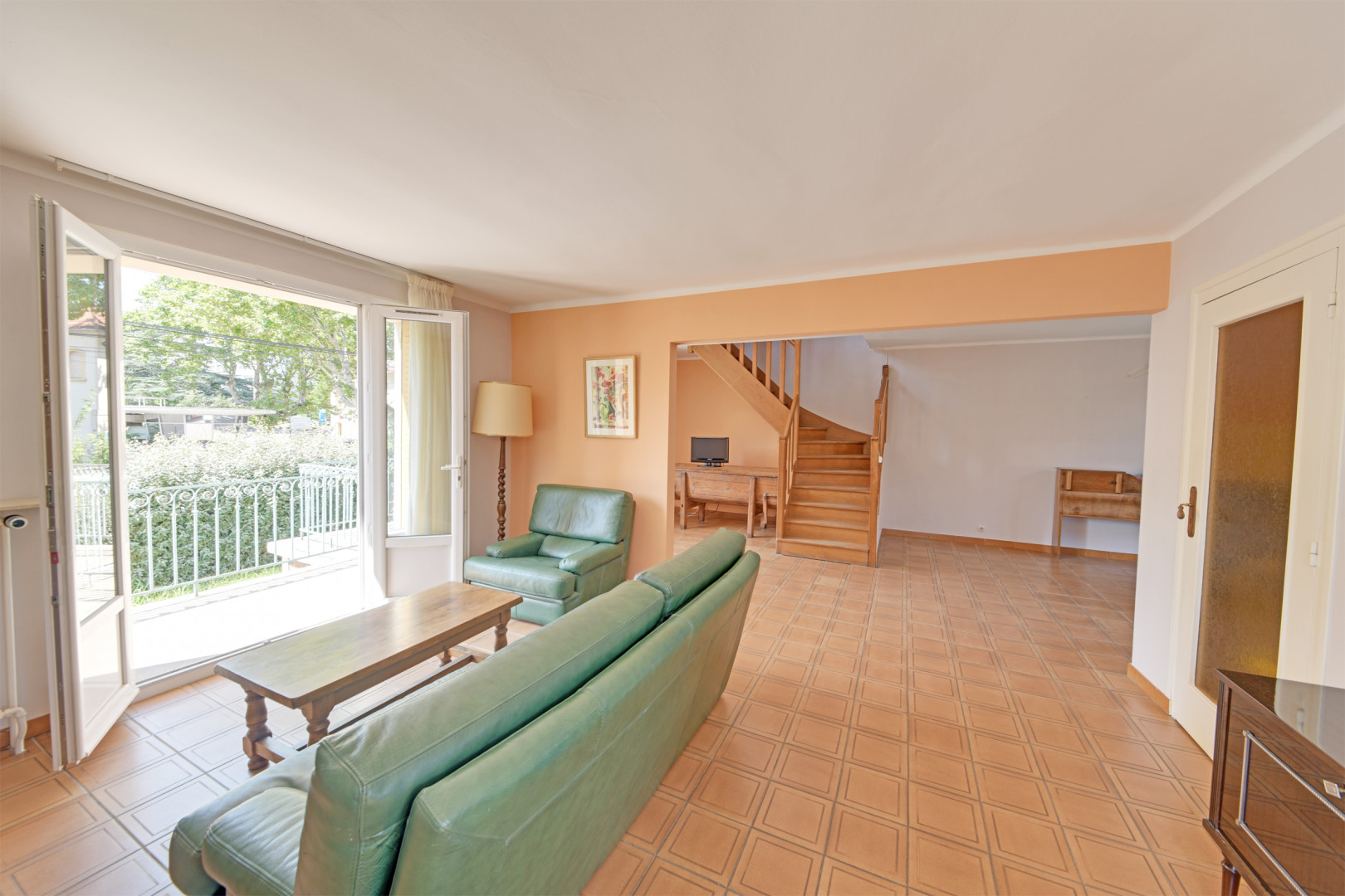 
                                                Vente
                                                 Maison rénovée avec jardin – Saint-Genis-Laval – 102 m² habitables
