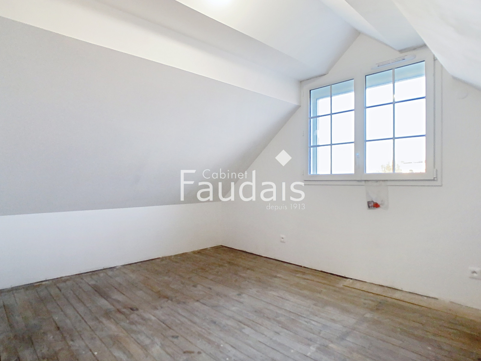 
                                                Vente
                                                 Maison rénovée avec vie de plain-pied PONT-HEBERT