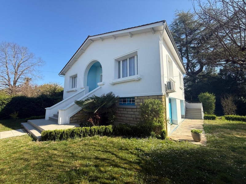 
                                                Vente
                                                 Maison rénovée Bergerac 3 chambres – Jardin, double garage, aucun travaux