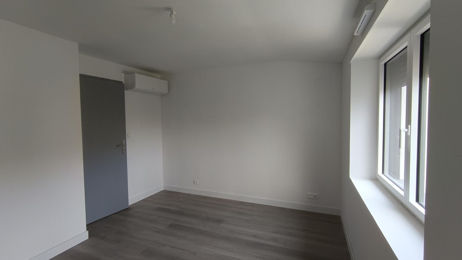 
                                                Location
                                                 Maison rénovée idéale colocation +  jardin clos