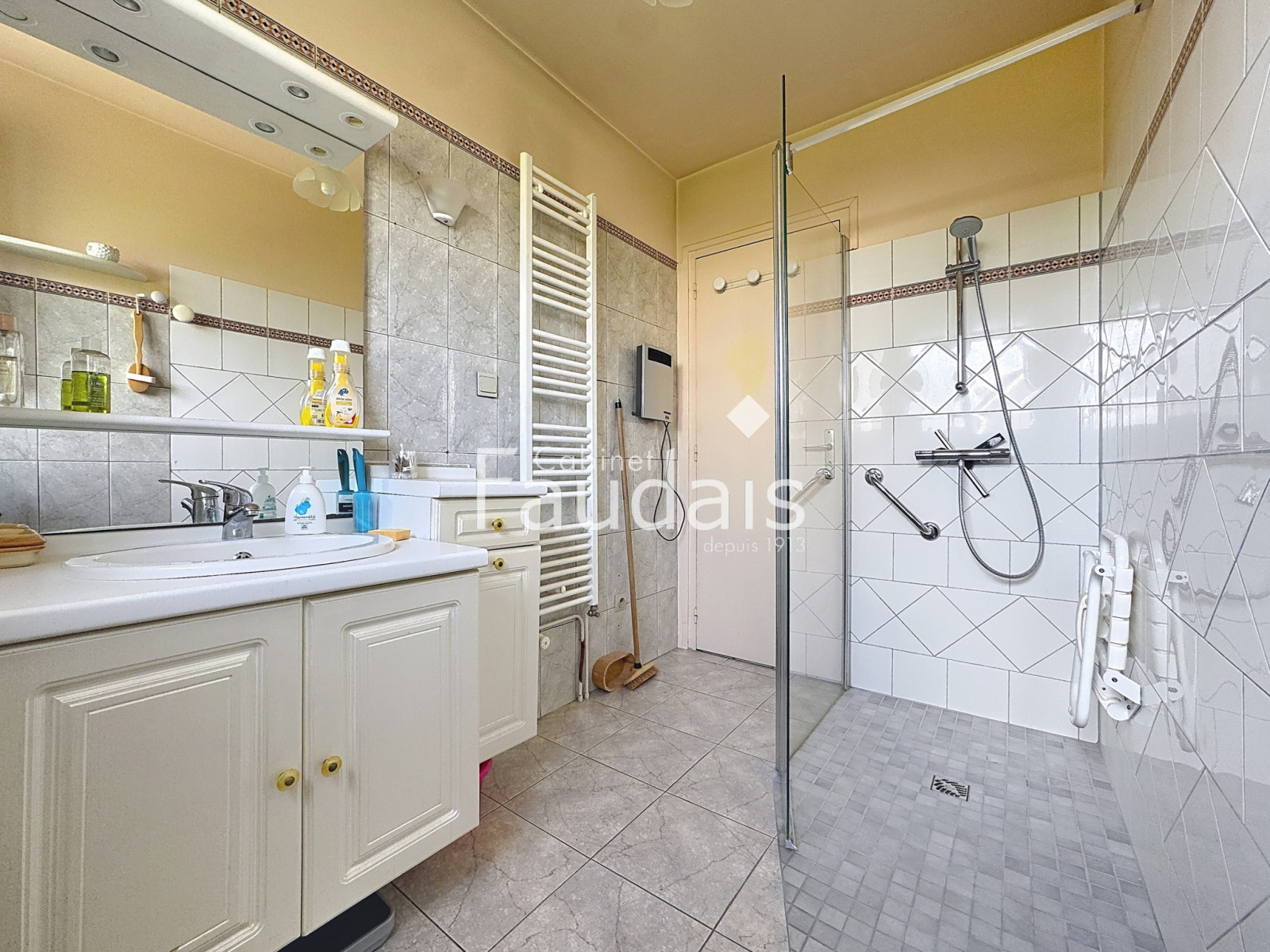 
                                                Vente
                                                 Maison SAINT-LO secteur hôpital avec une vie de plain pied 