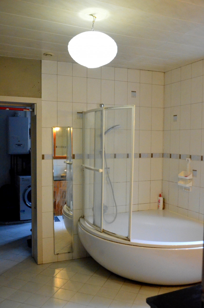 
                                                Vente
                                                 Maison semi bourgeoise rénovée, 4ch et 1 bureau