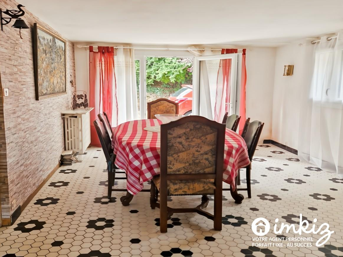 
                                                Vente
                                                 Maison située sur hauteur avec grand terrasse