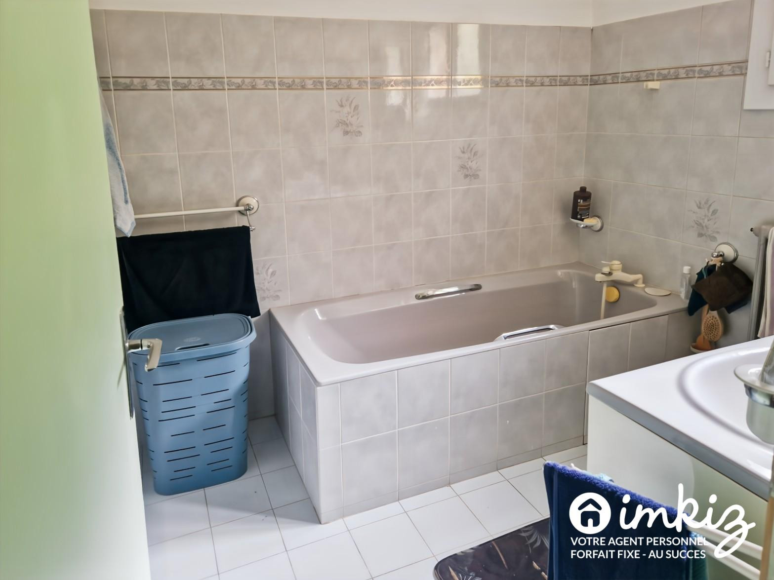 
                                                Vente
                                                 Maison située sur hauteur avec grand terrasse