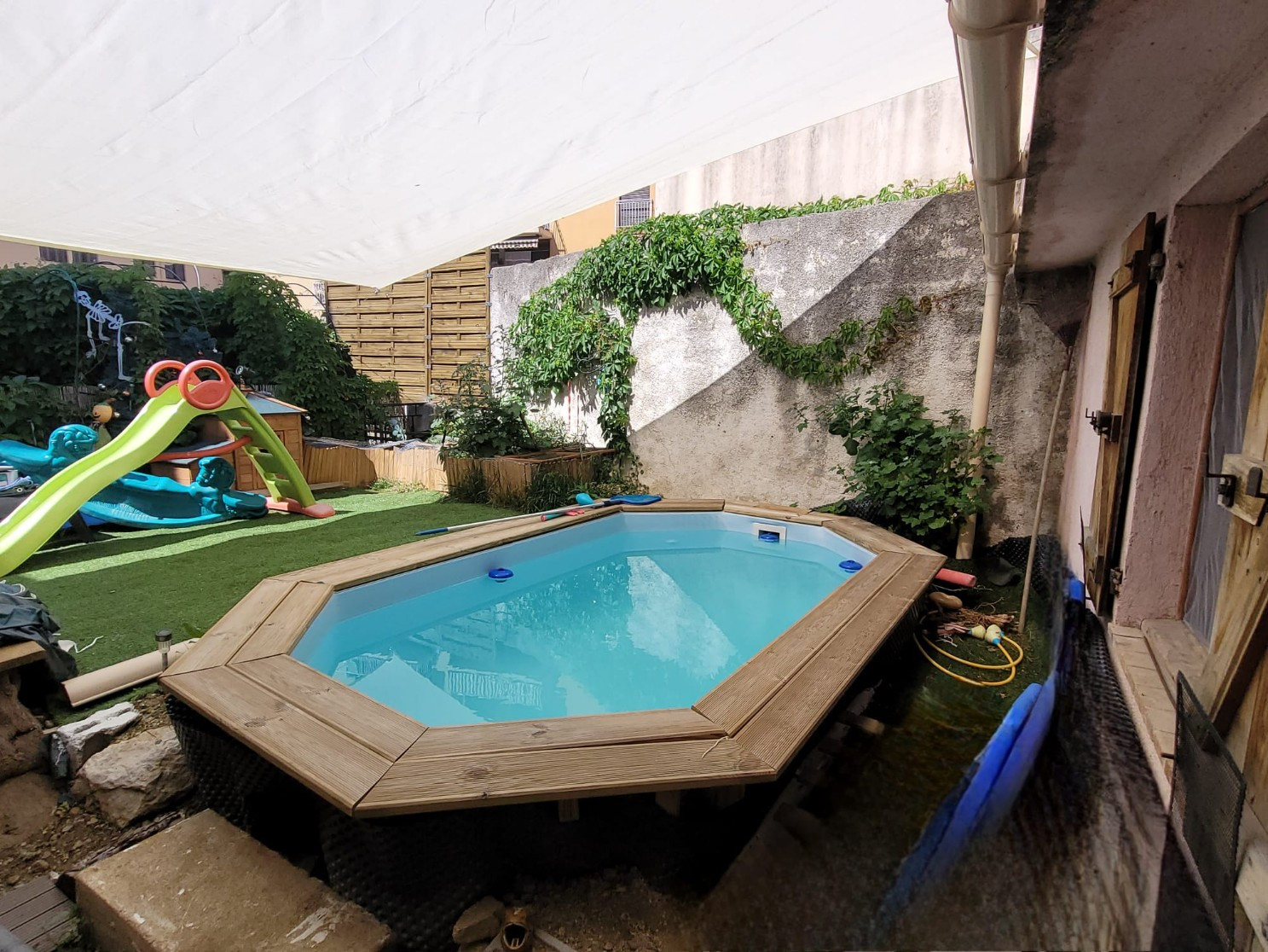 
                                                Vente
                                                 MAISON + STUDIO + PISCINE +BALCON +JARDIN