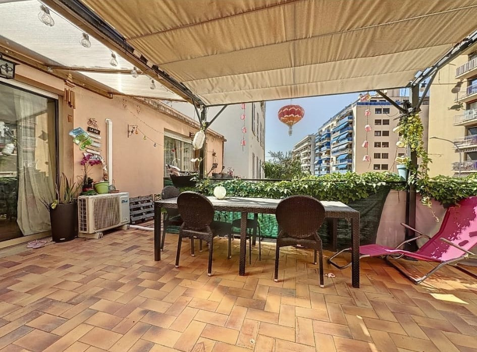 
                                                Vente
                                                 MAISON + STUDIO + PISCINE +BALCON +JARDIN