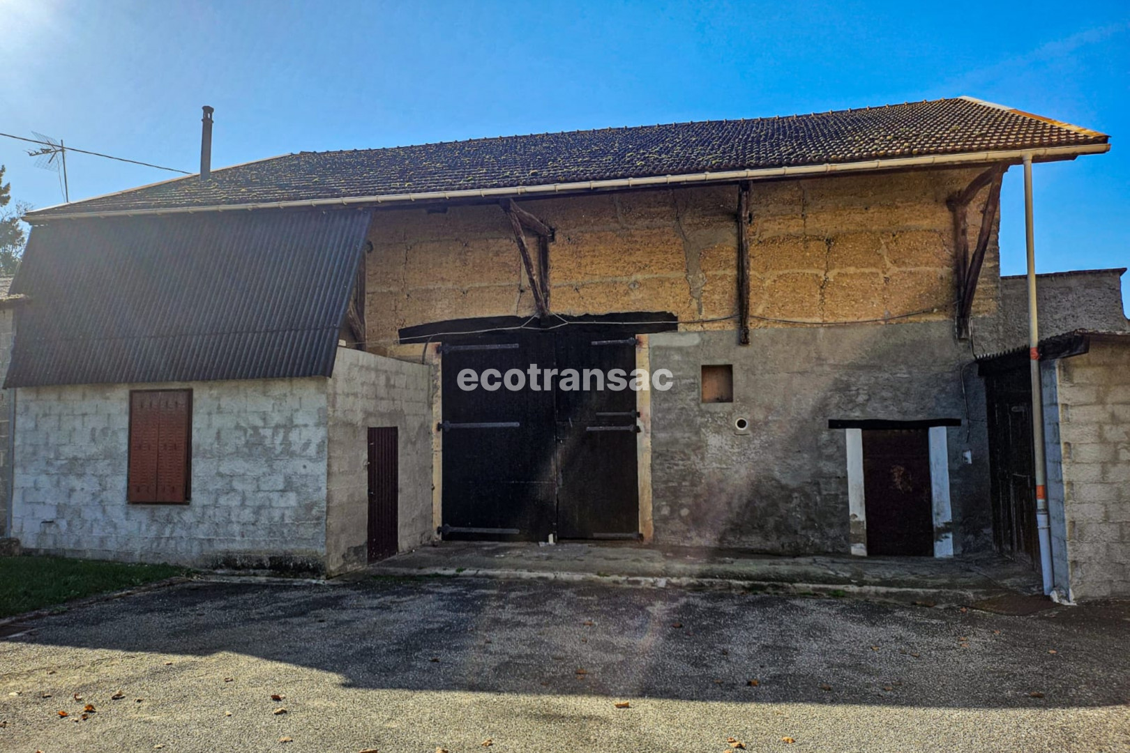 
                                                Vente
                                                 Maison spacieuse avec grand terrain à Artas