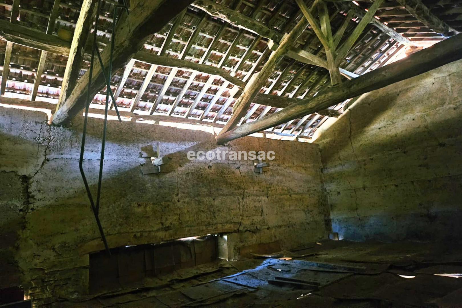 
                                                Vente
                                                 Maison spacieuse avec grand terrain à Artas (130 m² – 3000 m² de terrain)