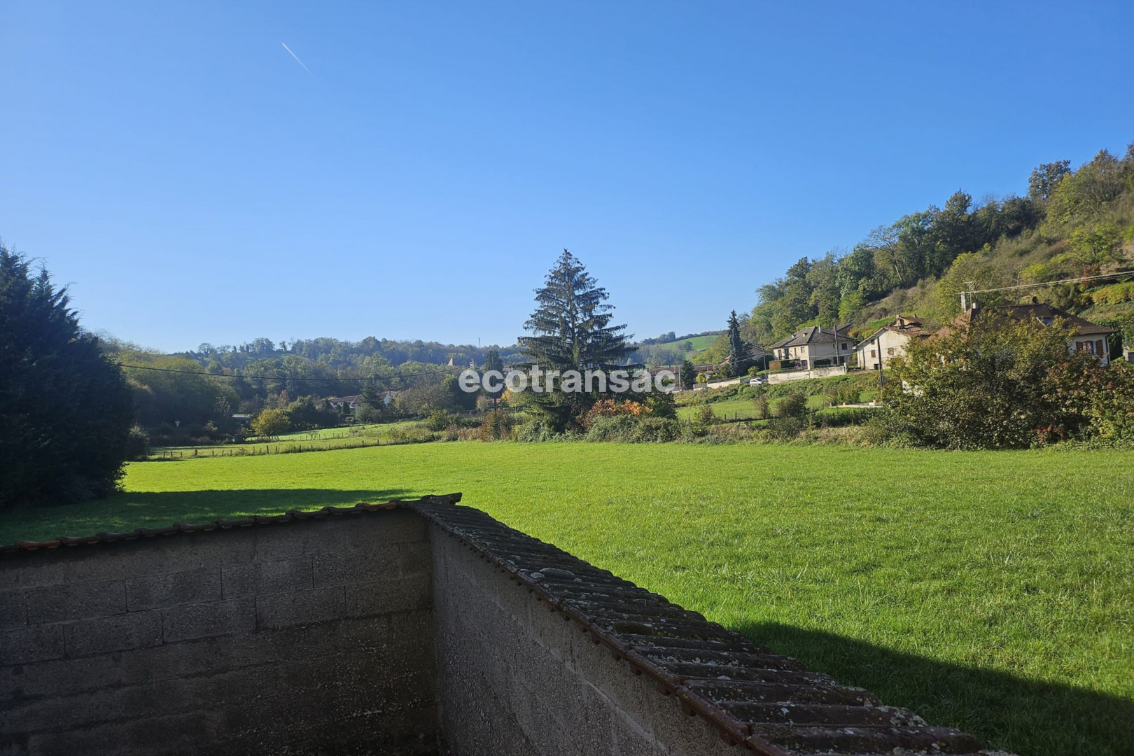 
                                                Vente
                                                 Maison spacieuse avec grand terrain à Artas (130 m² – 3000 m² de terrain)