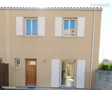 
                                                Location
                                                 Maison style charentaise