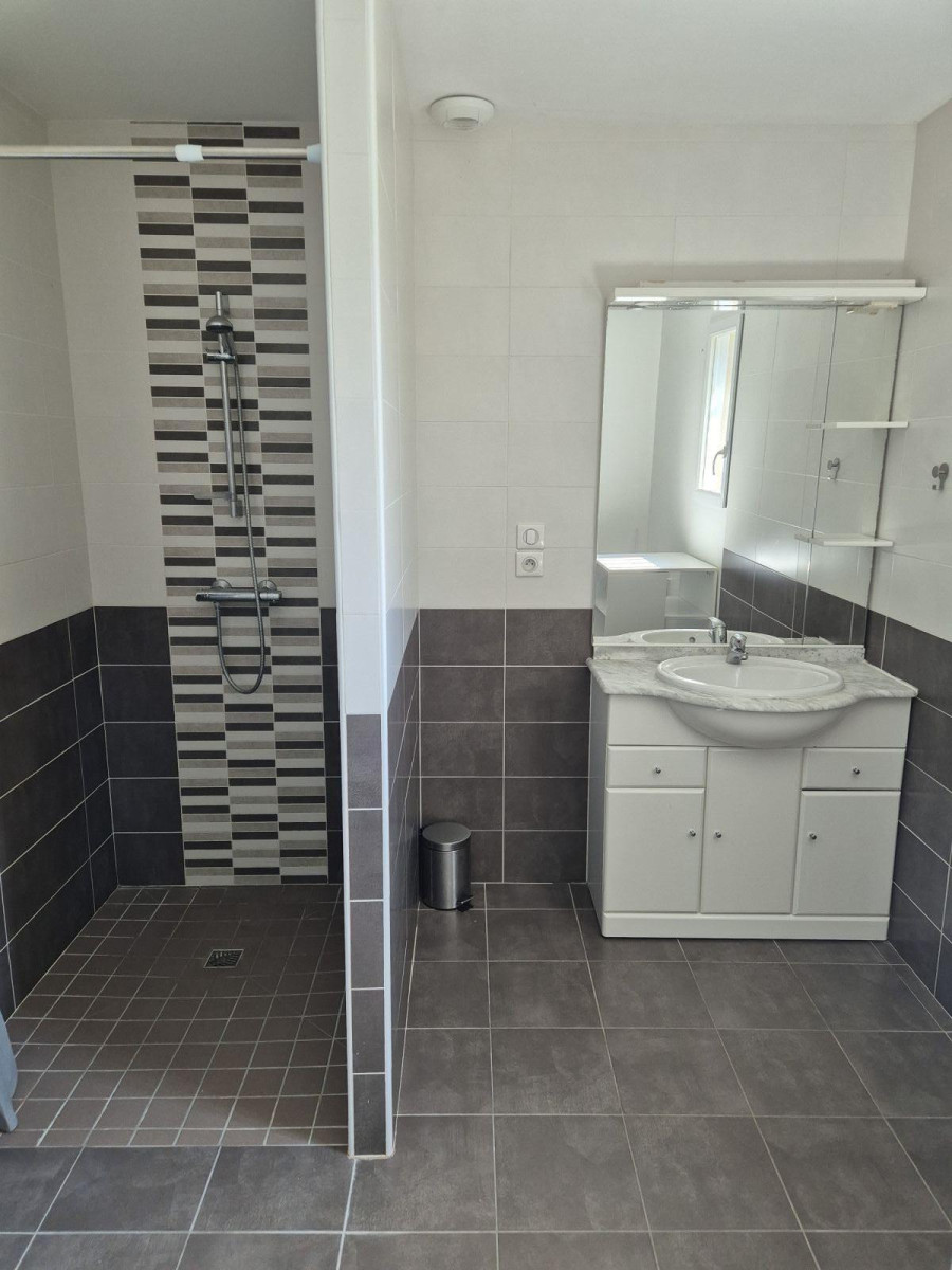 
                                                Location
                                                 Maison style charentaise