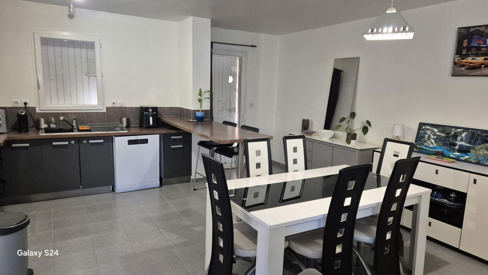 
                                                Location
                                                 Maison style charentaise