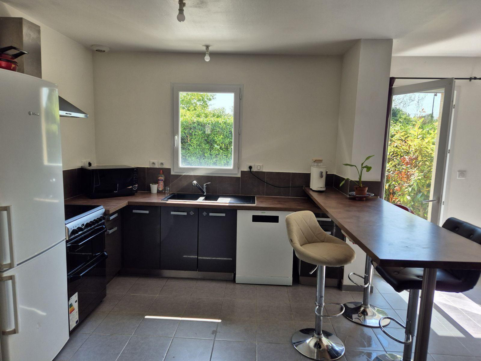 
                                                Location
                                                 Maison style charentaise