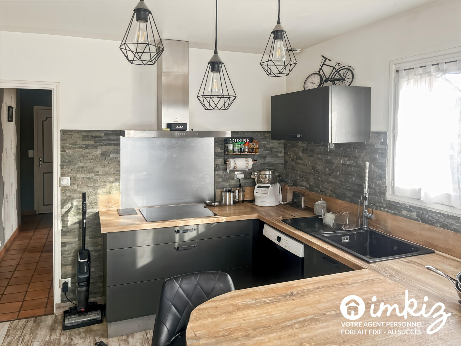 
                                                Vente
                                                 Maison sur sous-sol total, rénovée, 4 chambres