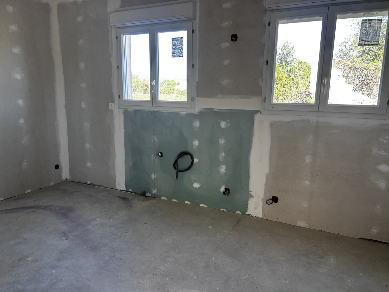 
                                                Vente
                                                 maison T2 + cour 40 m² à terminer en campagne
