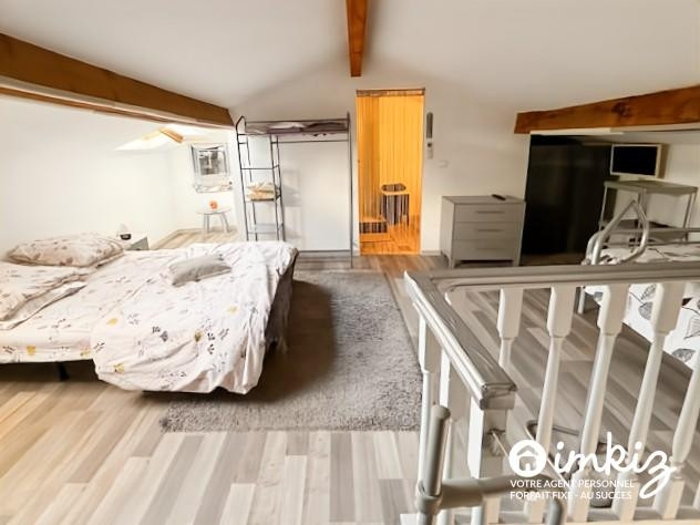 
                                                Vente
                                                 Maison T3 + dépendance, terrasse et jardin.