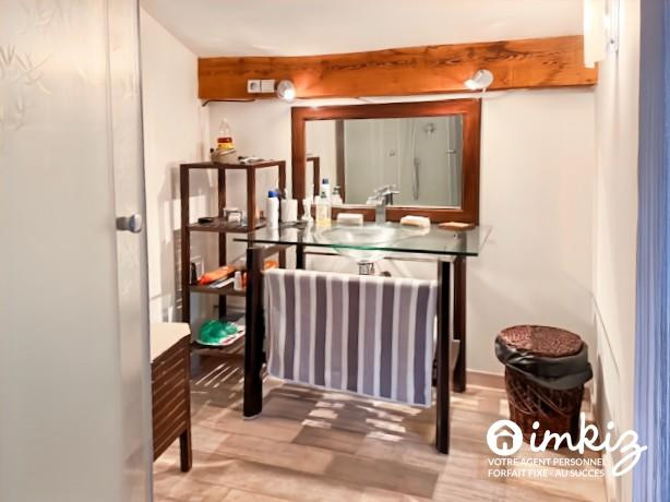 
                                                Vente
                                                 Maison T3 + dépendance, terrasse et jardin.