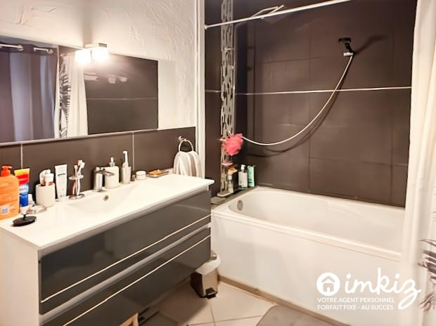 
                                                Vente
                                                 Maison T3 + dépendance, terrasse et jardin.