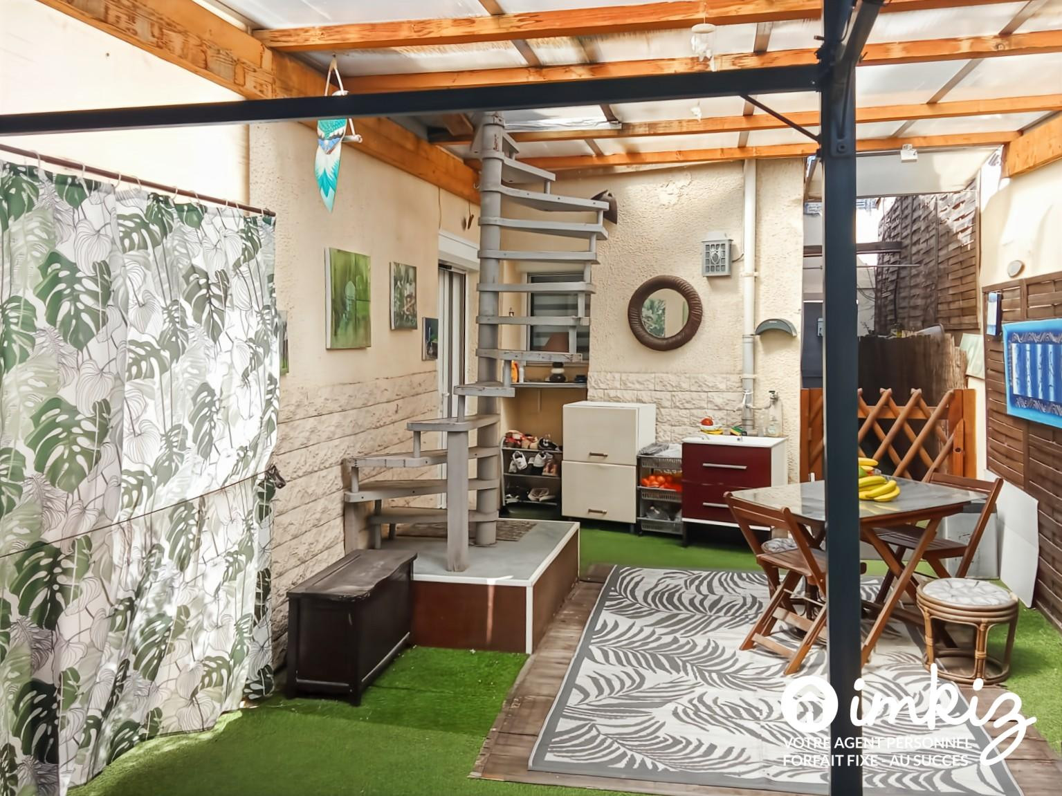 
                                                Vente
                                                 Maison T3 + dépendance, terrasse et jardin.