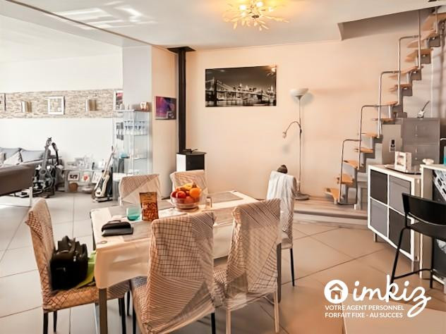 
                                                Vente
                                                 Maison T3 + dépendance, terrasse et jardin.