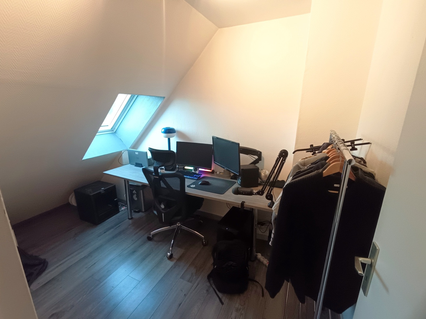 
                                                Location
                                                 Appartement T3, double garage, cave