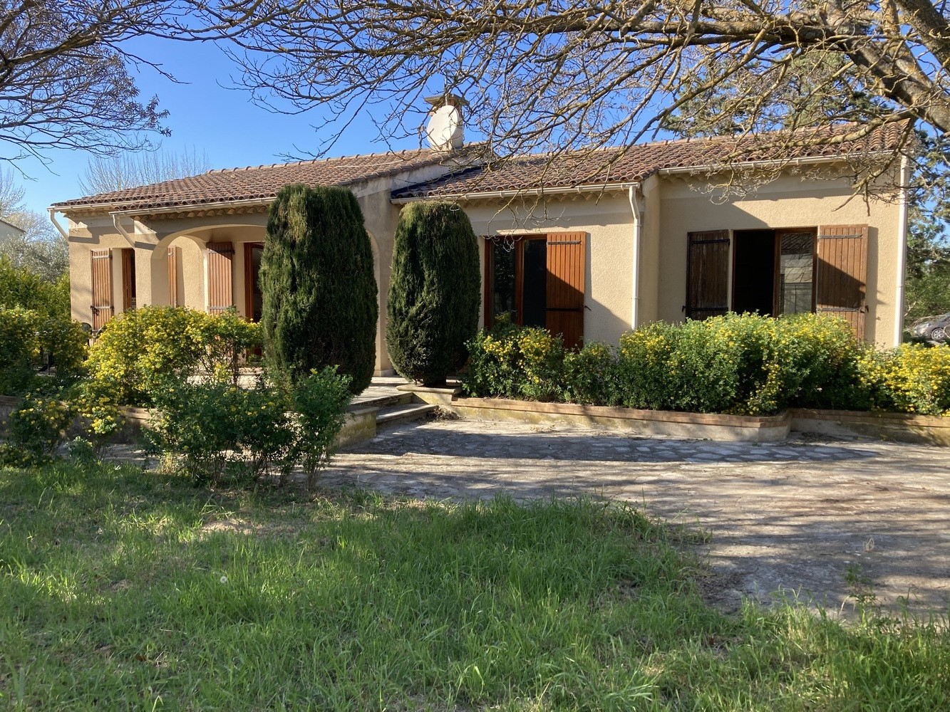 
                                                Vente
                                                 maison T3 plain-pied avec garage sur 900 m²