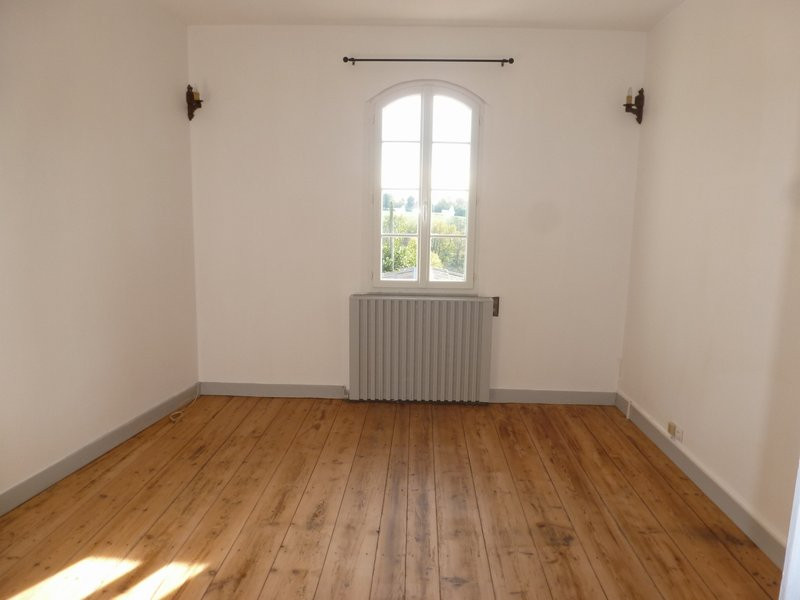 
                                                Location
                                                 Maison T4 129m² à Saint-Caprais-de-Bordeaux