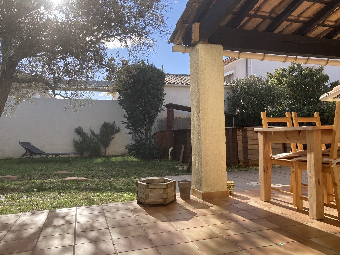 
                                                Vente
                                                 Maison T4, 3 chbres, gge sur 325 m²