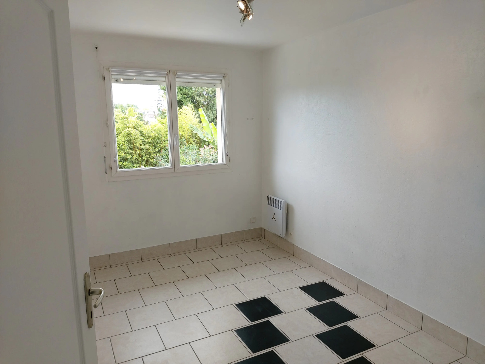 
                                                Location
                                                 Maison T4 98m² à Cenon