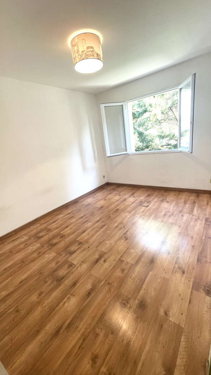 
                                                Vente
                                                 Maison T4 Libre à Cenon