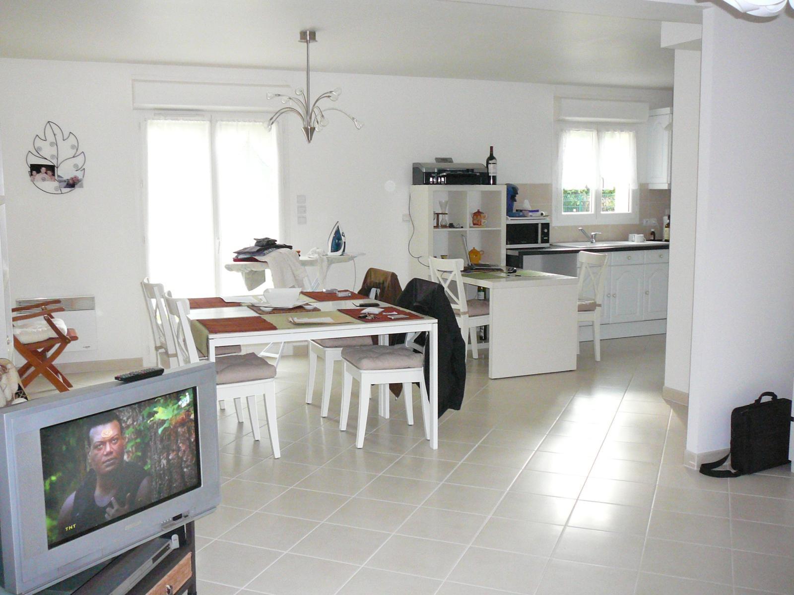 
                                                Location
                                                 Maison T4, récente, fonctionnelle et tranquille ;