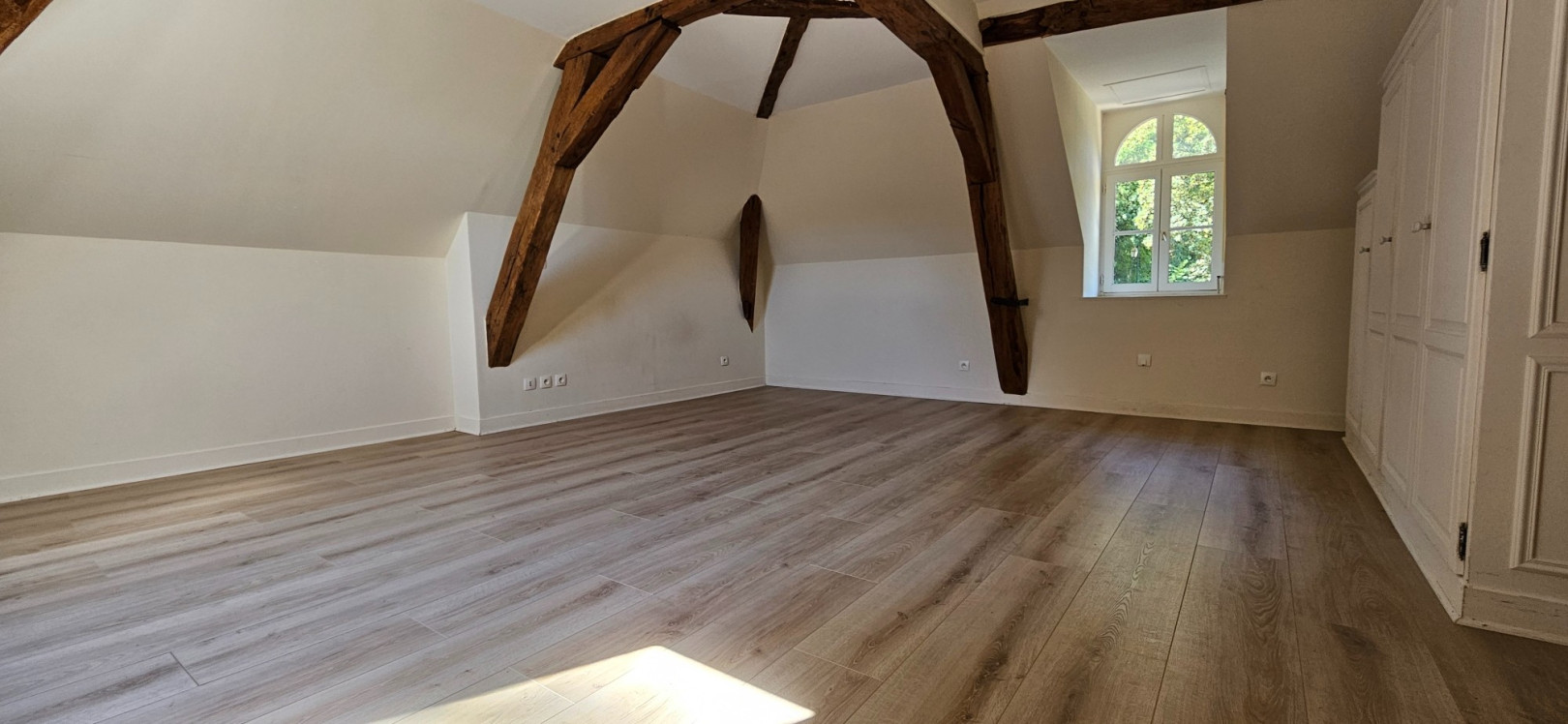
                                                Location
                                                 Maison T5 149m² à ARRONVILLE