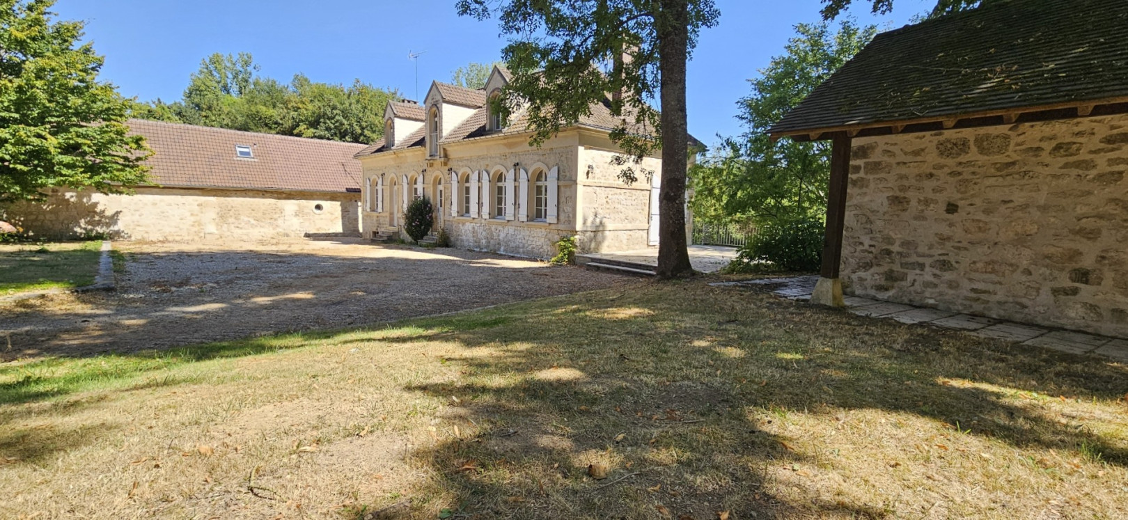 
                                                Location
                                                 Maison T5 149m² à ARRONVILLE