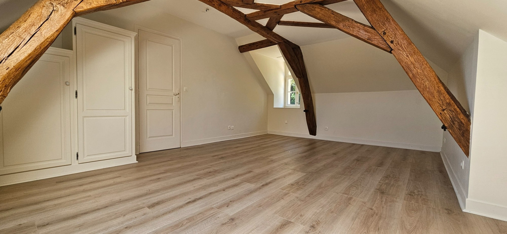 
                                                Location
                                                 Maison T5 149m² à ARRONVILLE