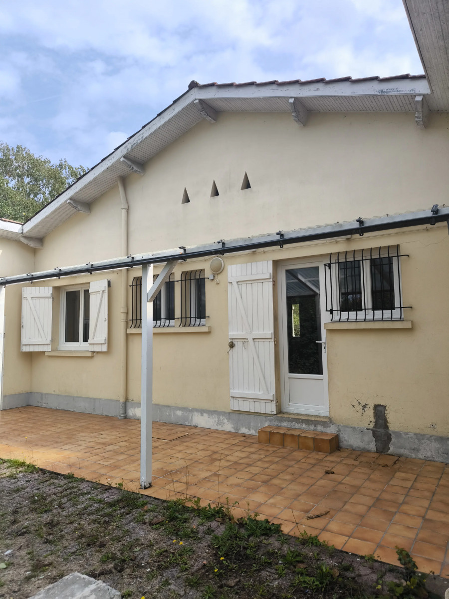 
                                                Location
                                                 Maison T5 / 92.5 m² / Créon / Nu